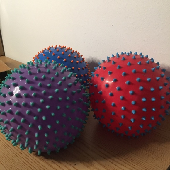 New Bundle Of 3 Boys/Girls Spiked Balls Purple Blue Pink backyard beach🏖 pool - Picture 3 of 9